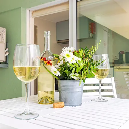 The Concierge - Antero Quental Porto