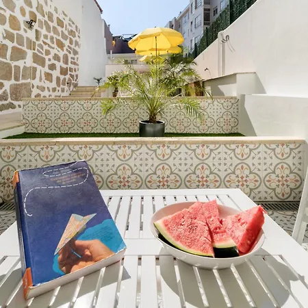 The Concierge - Antero Quental Apartment